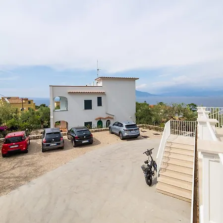 Apartment Laca - Sensational Coast View With Jacuzzi
